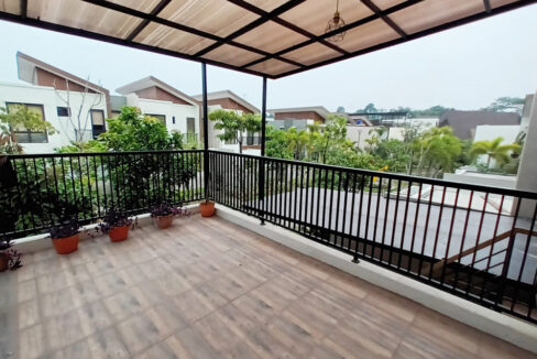Sewa Rumah di Podomoro Golf View Dekat Emeralda Golf Club, Trans Studio Mall Cibubur, Gerbang Tol Cimanggis, RS Mitra Keluarga 0003