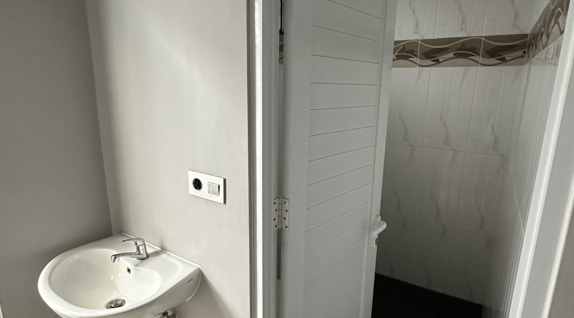 10Kamar Mandi Atas