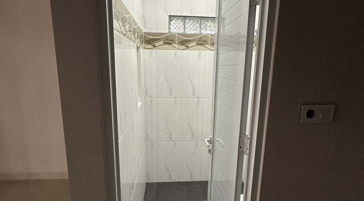 4Kamar Mandi Bawah